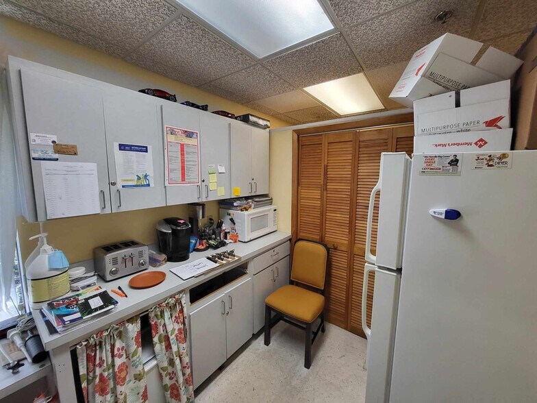 More Photos Of 700 2nd Ave N, Naples Medical For Lease
