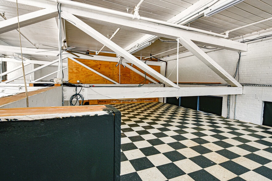 More Photos Of 2 Aspen Pl, Passaic Showroom For Lease