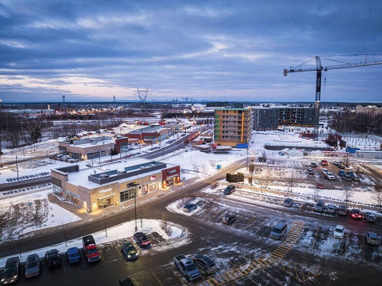 More Photos Of 2785 Boul De La Pinière, Terrebonne Unknown For Lease