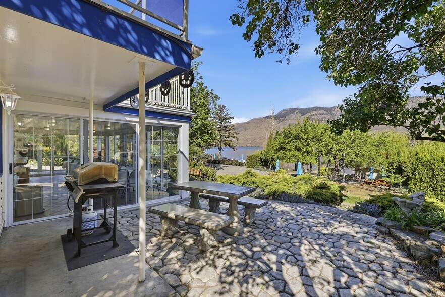 More Photos Of 7001 Savona Access Rd, Thompson-Nicola Hotel For Sale