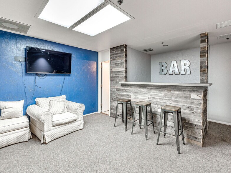 More Photos Of 6009 NW Expressway St, Oklahoma City Specialty For Sale