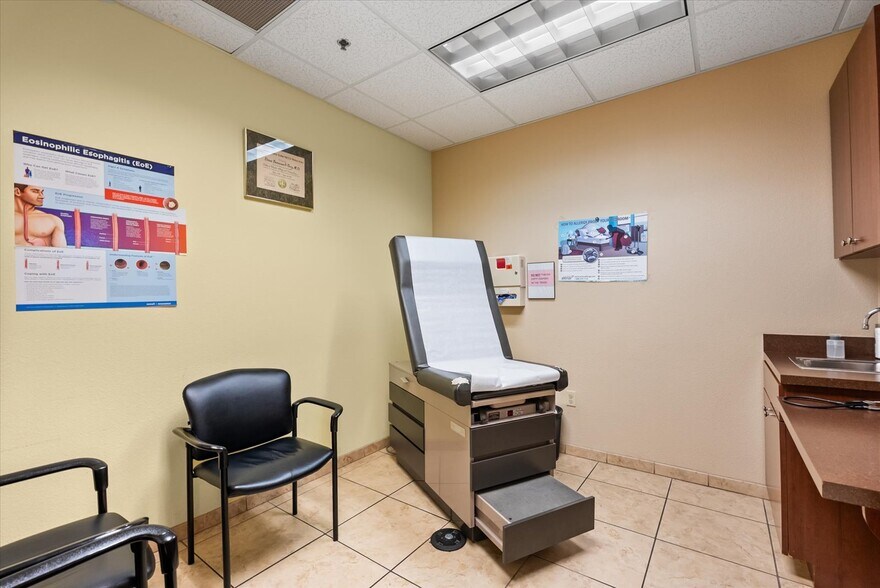 More Photos Of 1507 S Hiawassee Rd, Orlando Medical For Sale