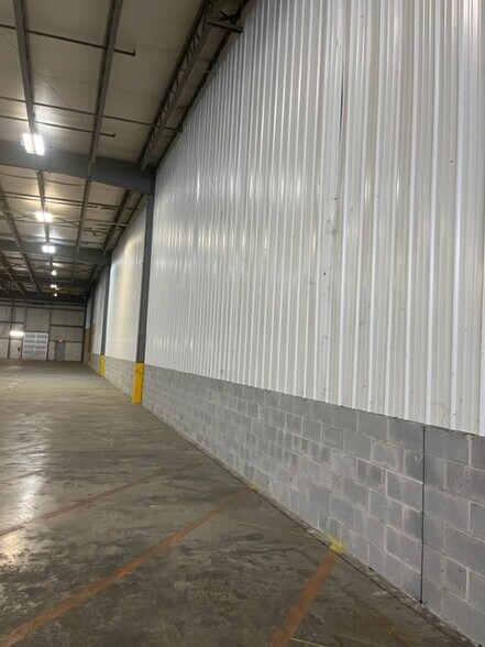 More Photos Of 500 Soho Dr, Adairsville Warehouse For Lease