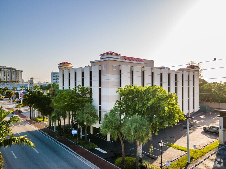 More Photos Of 12955 Biscayne Blvd, North Miami Office For Lease