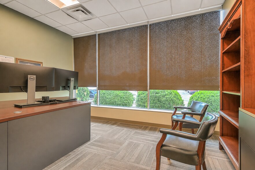 More Photos Of 400-444 Clinchfield St, Kingsport Medical For Sale