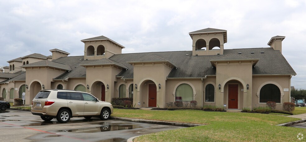 Primary Photo Of 13644 Breton Ridge St, Houston Medical For Sale
