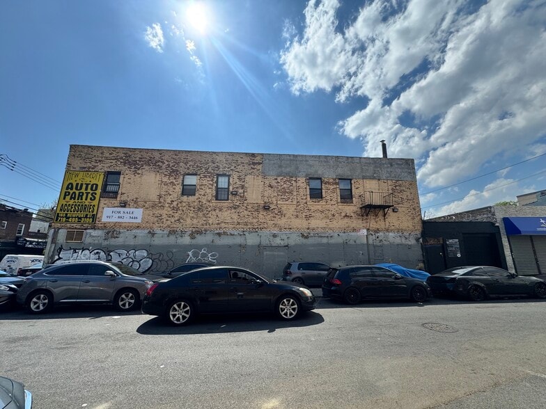 More Photos Of 165 Newport St, Brooklyn Freestanding For Sale