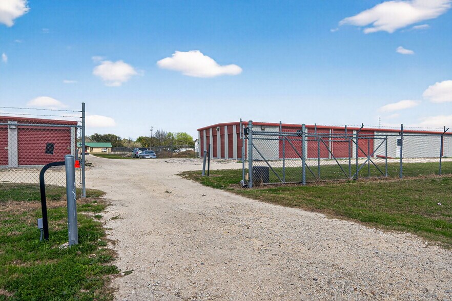 More Photos Of 608 Bayou st, Refugio Self Storage For Sale