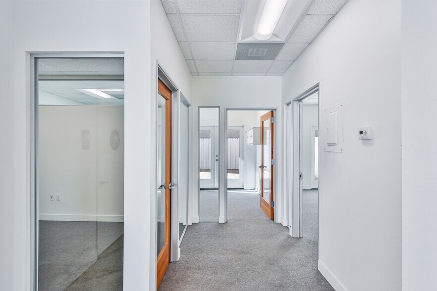 More Photos Of 2211 Corinth Ave, Los Angeles Medical For Sale