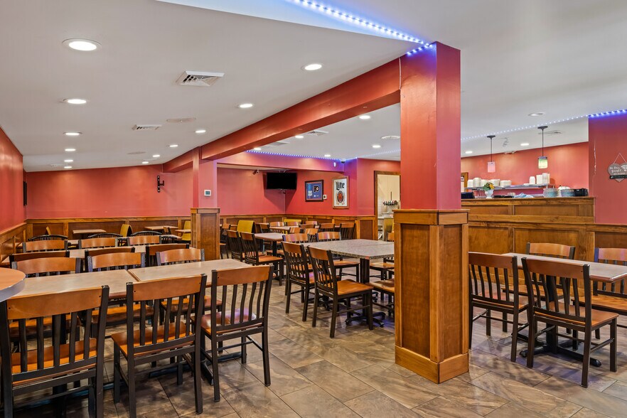 More Photos Of 5626 W Lincoln Hwy, Parkesburg Restaurant For Sale