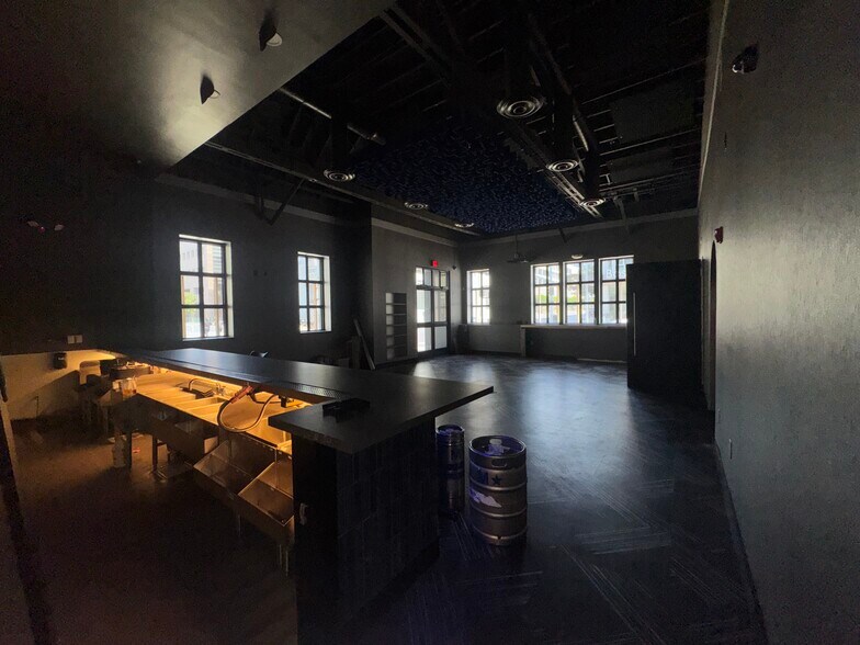 More Photos Of 1000 S Olive St, Los Angeles Restaurant For Lease