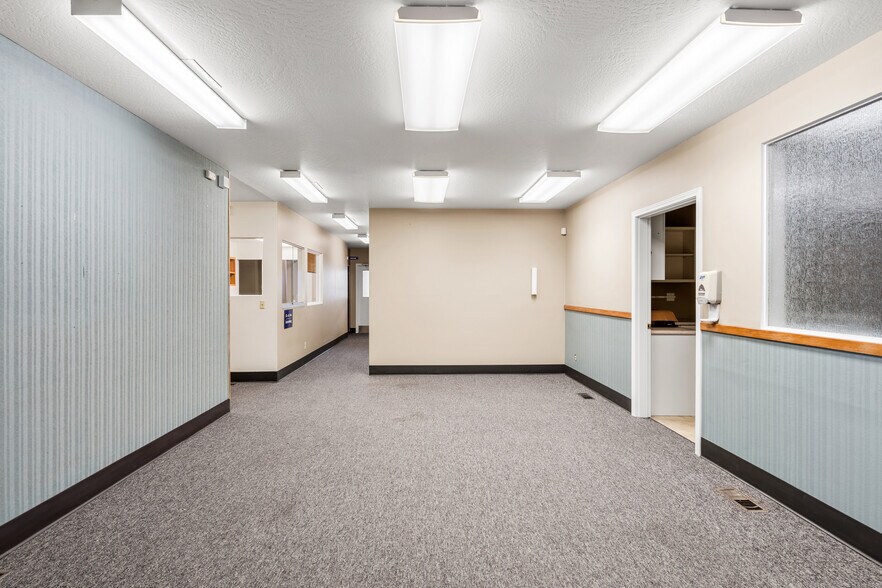 More Photos Of 125 NE Manzanita Ave, Grants Pass Medical For Sale