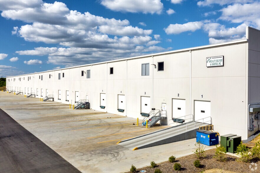 More Photos Of 3437 Stateview Blvd, Fort Mill Distribution For Lease