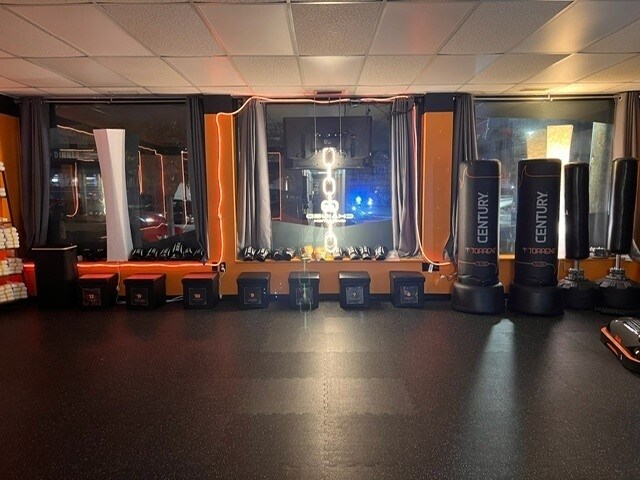 More Photos Of 500-502 Main St, Waltham Storefront Retail Residential For Lease