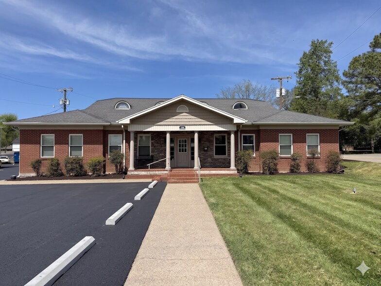 Primary Photo Of 316 E Main St, Gallatin Office For Lease