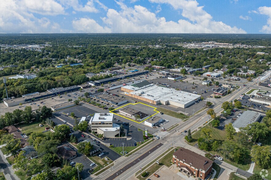 More Photos Of 4700 N University St, Peoria Freestanding For Sale