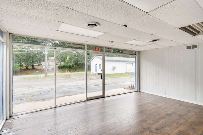 More Photos Of 973-979 Sheppard Rd, Stone Mountain Showroom For Sale