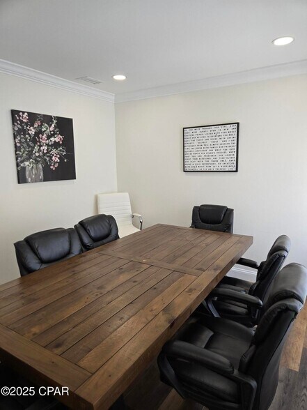 More Photos Of 215 W 11th St, Panama City Coworking Space