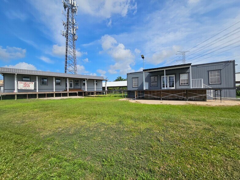 More Photos Of 204 FM 2094 Rd, Kemah Freestanding For Lease