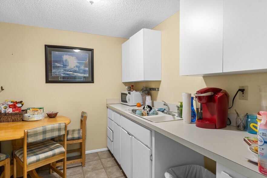 More Photos Of 14309 Old Dixie Hwy, Hudson Office For Sale