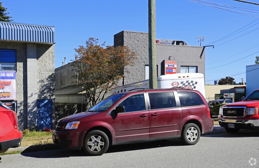 More Photos Of 7140 Russell Av, Burnaby Warehouse For Sale