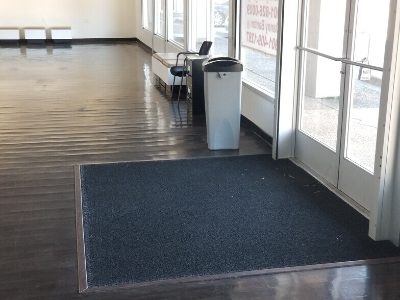 More Photos Of 6301-6313 Stage Rd, Memphis Storefront Retail Office For Sale