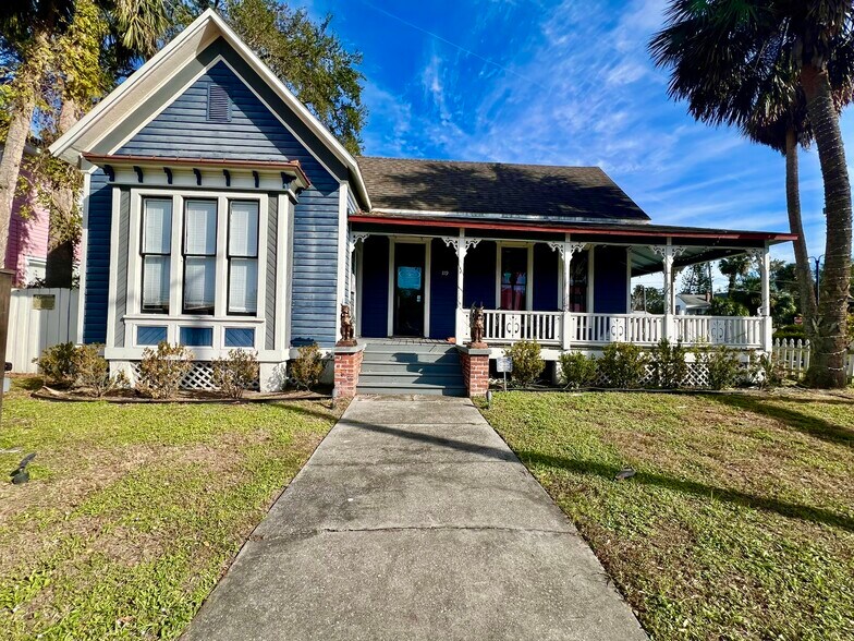 More Photos Of 117 S French Ave, Sanford Restaurant For Lease