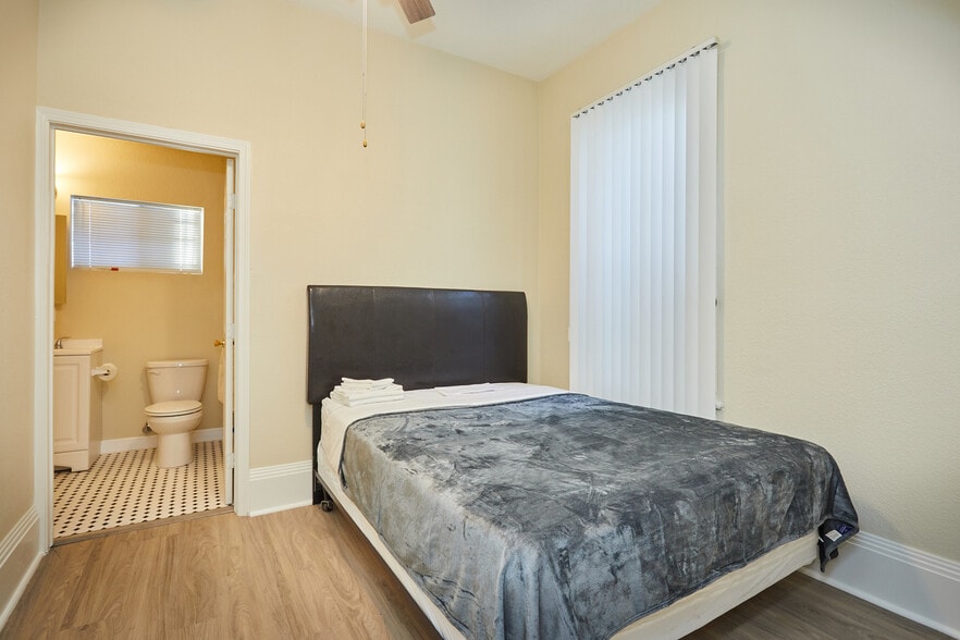 More Photos Of 1840 W 11th Pl, Los Angeles Apartments For Sale