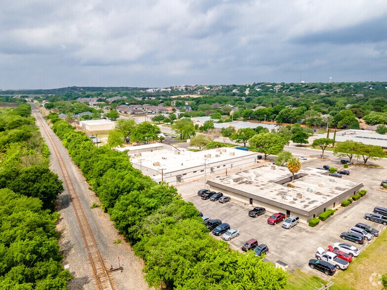 More Photos Of 707 Landa St, New Braunfels Office For Lease