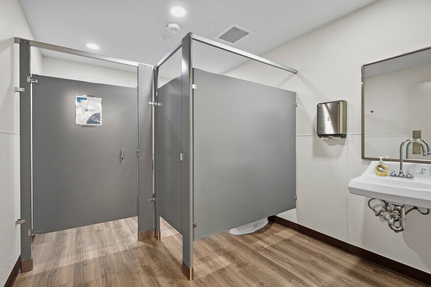 More Photos Of 7610 Mineral Point Rd, Madison Daycare Center For Sale