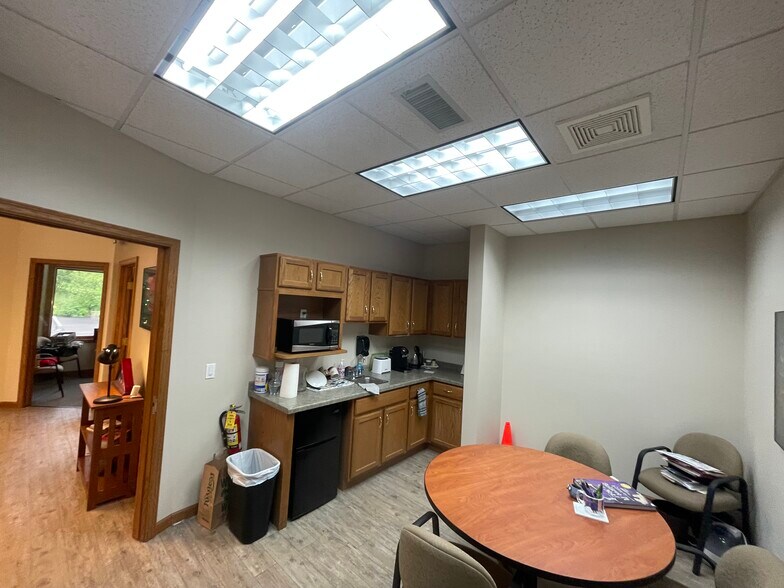 More Photos Of 4423 Golf Ter, Eau Claire Office For Lease