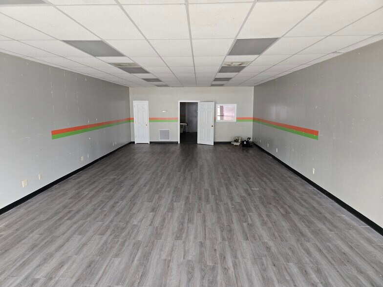 More Photos Of 1900-1940 Military Rd, Columbus Storefront For Lease