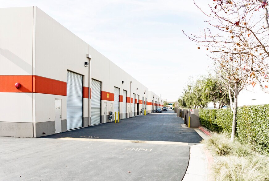 More Photos Of 12711 Ramona Blvd, Baldwin Park Warehouse For Lease