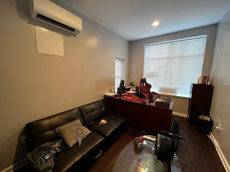 More Photos Of 2712 Sparrows Point Rd, Baltimore Light Manufacturing For Sale