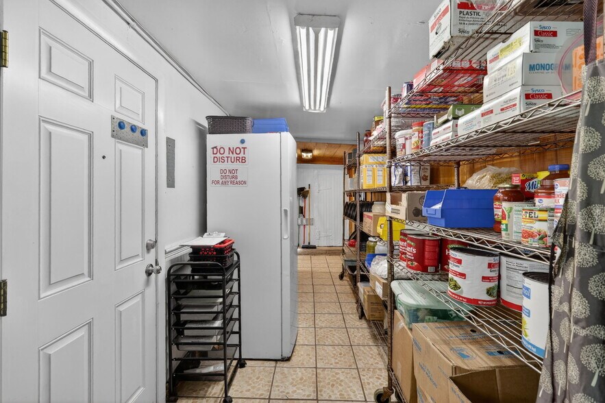 More Photos Of 2396 N Country Road 470, Lake Panasoffkee General Retail For Sale