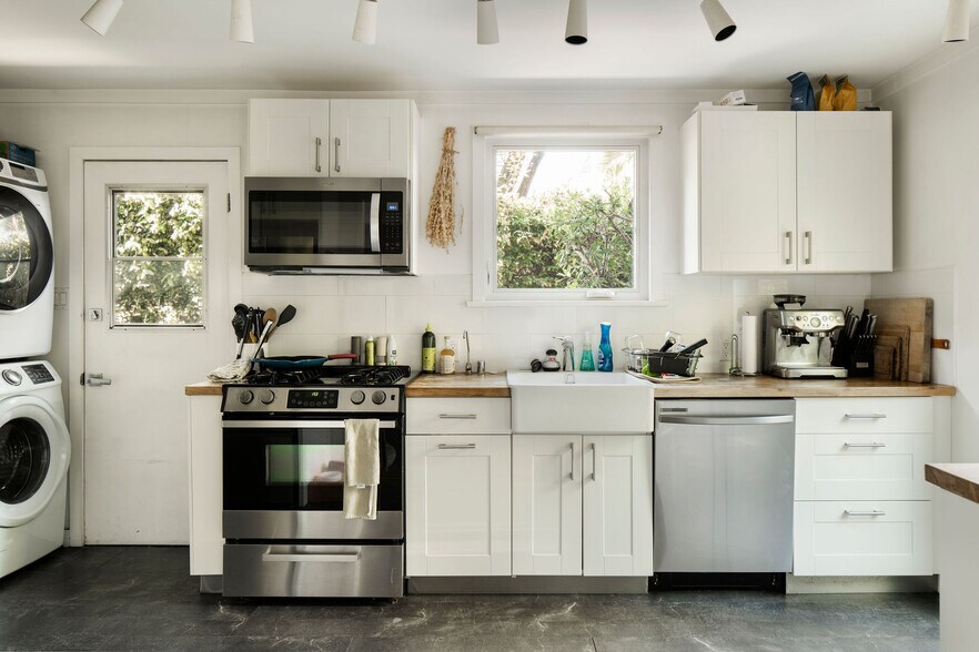 More Photos Of 608 Westminster Ave, Venice Apartments For Sale