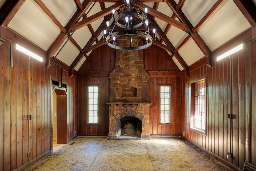 More Photos Of 7101 Miramar Blvd, Oklahoma City Specialty For Sale