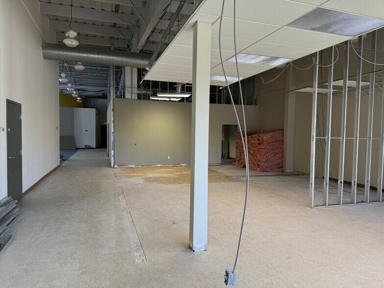 More Photos Of 16 Rue Saint-Paul O, Sainte-agathe-des-monts Healthcare For Lease