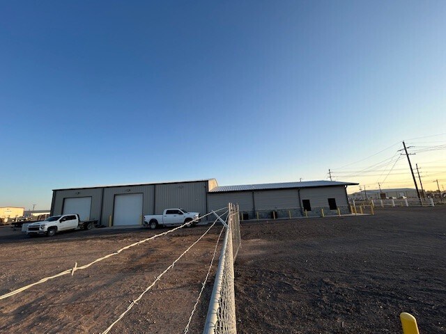 More Photos Of 2307 Stafford Blvd, Pecos Industrial For Lease