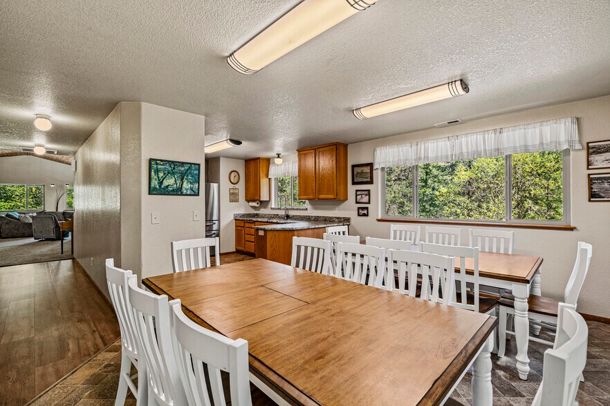 More Photos Of 11744 Galice Rd, Merlin Hotel For Sale