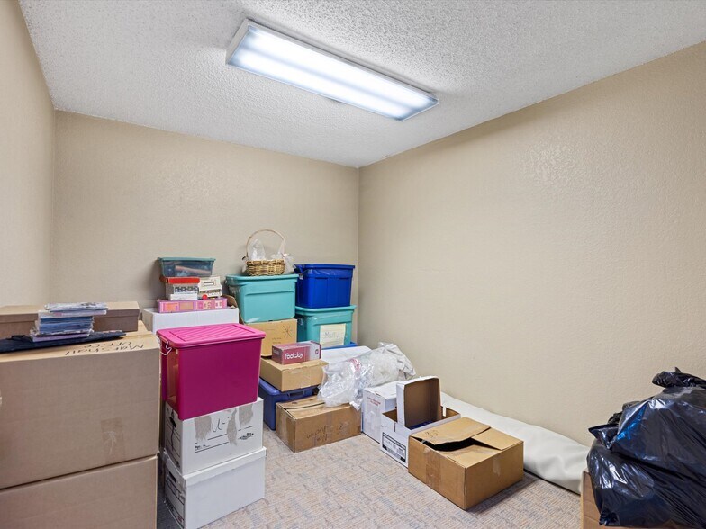 More Photos Of 104 S Main St, Cleburne Office For Sale