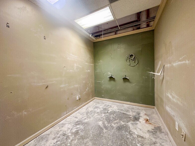 More Photos Of 3105 Memorial Pky NW, Huntsville Warehouse For Sale