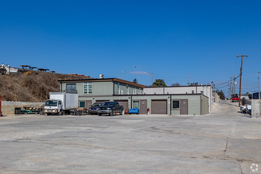 More Photos Of 1443 Elm Hill Pike, Nashville Warehouse For Lease