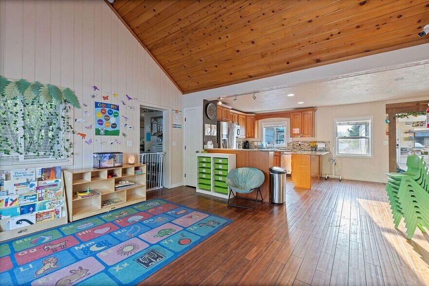 More Photos Of 119 SW 7th St, Redmond Daycare Center For Sale