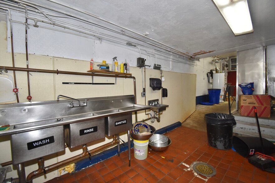 More Photos Of 982 Main St, Springfield Storefront For Sale