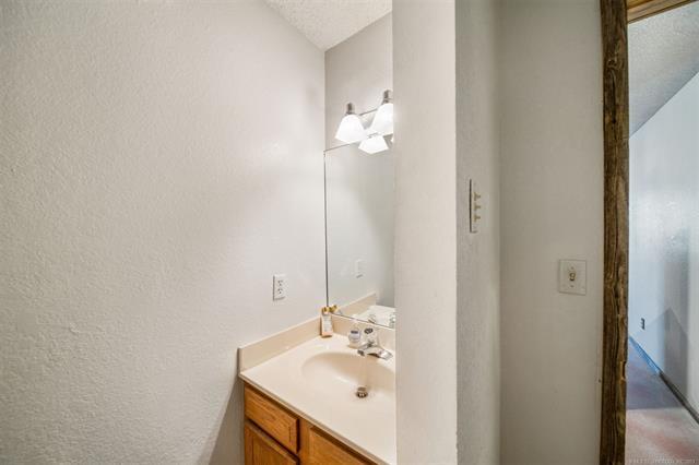 More Photos Of 16382 E Highway 20, Claremore Office Residential For Lease