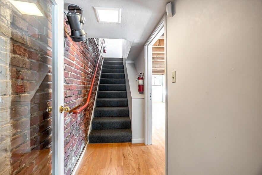 More Photos Of 1099 Folsom St, San Francisco Loft Creative Space For Lease