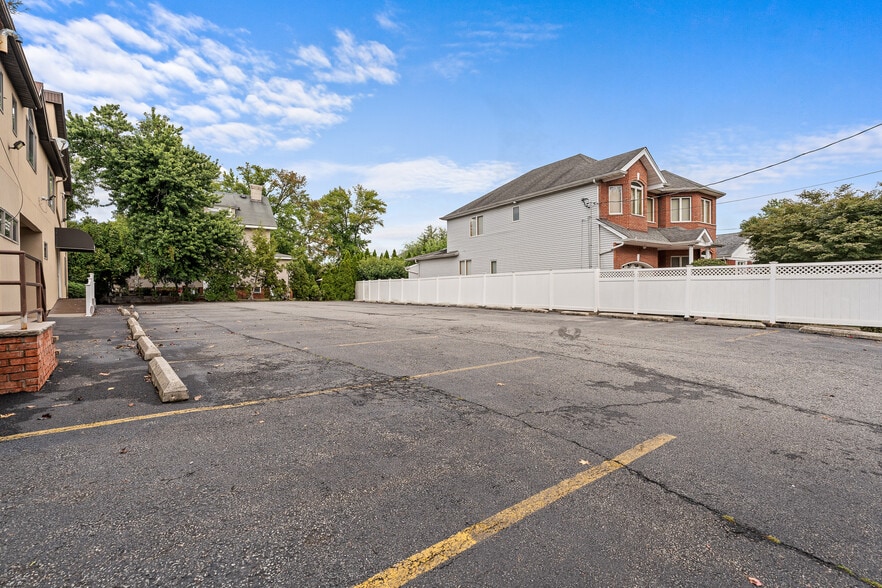 More Photos Of 4546 Hylan Blvd, Staten Island Medical For Sale