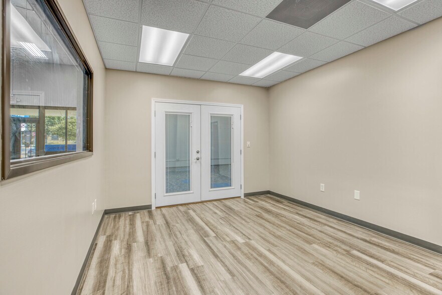 More Photos Of 5238 Evers Rd, San Antonio Warehouse For Sale