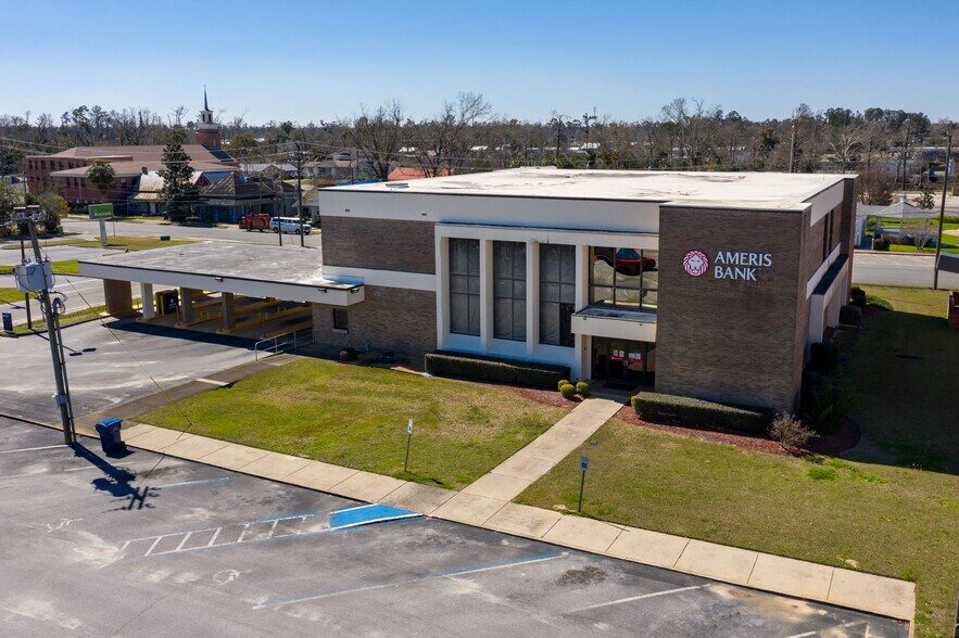 More Photos Of 16763 S Pear St, Blountstown Bank For Lease